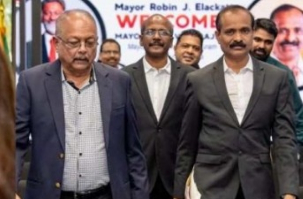 വികസന മാതൃകകൾ പഠിക്കാൻ അമേരിക്കയിൽ മേയർ വി.വി. രാജേഷ്; മുസ്സൂറി സിറ്റി മേയർ റോബിൻ എലക്കാട്ടുമായി നിർണായക ചർച്ച വികസന മാതൃകകൾ പഠിക്കാൻ അമേരിക്കയിൽ മേയർ വി.വി. രാജേഷ്; മുസ്സൂറി സിറ്റി മേയർ റോബിൻ എലക്കാട്ടുമായി നിർണായക ചർച്ച