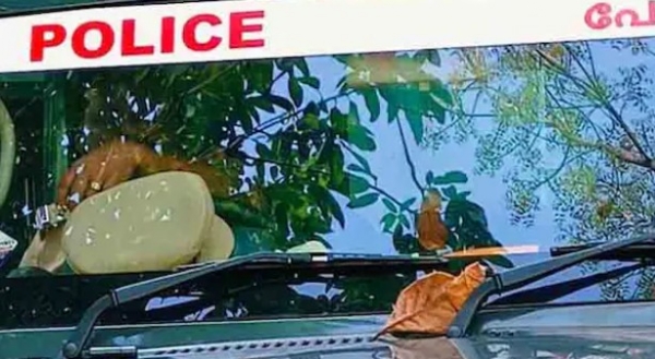 ബെംഗളൂരുവിൽ മലയാളി യുവാവിനെ തട്ടിക്കൊണ്ടുപോയി നഗ്നചിത്രങ്ങളെടുത്ത് ഭീഷണി: എട്ടു ലക്ഷം രൂപ മോചനദ്രവ്യം ആവശ്യപ്പെട്ട് സംഘം ബെംഗളൂരുവിൽ മലയാളി യുവാവിനെ തട്ടിക്കൊണ്ടുപോയി നഗ്നചിത്രങ്ങളെടുത്ത് ഭീഷണി: എട്ടു ലക്ഷം രൂപ മോചനദ്രവ്യം ആവശ്യപ്പെട്ട് സംഘം