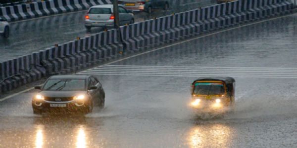 സംസ്ഥാനത്ത് ശക്തമായ മഴ തുടരുന്ന സാഹചര്യത്തിൽ ജാഗ്രത നിർദേശങ്ങൾ ശക്തമാക്കി സംസ്ഥാന സർക്കാർ.