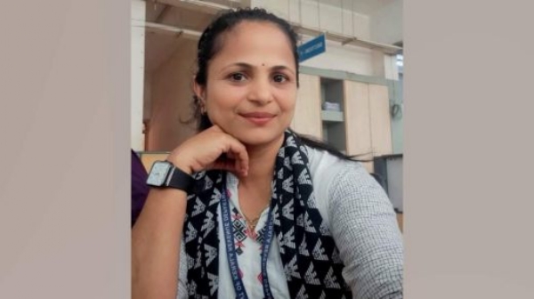 സ്ഥലംമാറ്റത്തിന് പിന്നാലെ കാസർകോട് കളക്ടറേറ്റിലെ വനിതാ ക്ലാർക്ക് വിഷം കഴിച്ച് മരിച്ചു; കളക്ടറേറ്റിൽ കനത്ത ശോകമൂക അന്തരീക്ഷം സ്ഥലംമാറ്റത്തിന് പിന്നാലെ കാസർകോട് കളക്ടറേറ്റിലെ വനിതാ ക്ലാർക്ക് വിഷം കഴിച്ച് മരിച്ചു; കളക്ടറേറ്റിൽ കനത്ത ശോകമൂക അന്തരീക്ഷം