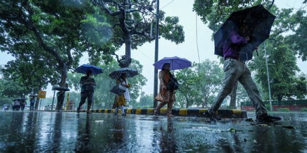 ഡോൾഫിൻ ചുഴലിക്കാറ്റ് ചൈനീസ് തീരം തൊട്ടു;കേരളത്തിൽ തുടർന്നുവന്ന അതിതീവ്ര മഴയുടെ ശക്തി കുറയാൻ തുടങ്ങുന്നതായി കേന്ദ്ര കാലാവസ്ഥാ വകുപ്പ്.
