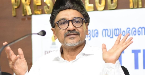സ്ത്രീകളെക്കുറിച്ചുള്ള കാന്തപുരത്തിന്റെ വിവാദ പരാമർശം: സ്ത്രീസുരക്ഷ മുൻനിർത്തിയുള്ളതെന്ന് മുസ്ലിം ലീഗ്; പിന്തുണയുമായി സാദിഖലി തങ്ങൾ സ്ത്രീകളെക്കുറിച്ചുള്ള കാന്തപുരത്തിന്റെ വിവാദ പരാമർശം: സ്ത്രീസുരക്ഷ മുൻനിർത്തിയുള്ളതെന്ന് മുസ്ലിം ലീഗ്; പിന്തുണയുമായി സാദിഖലി തങ്ങൾ