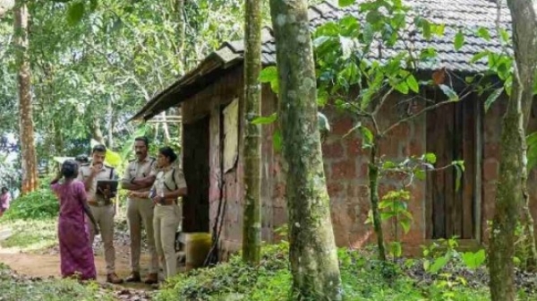 മാനന്തവാടിയിൽ 19-കാരിയെ ബന്ധുവീട്ടിൽ മരിച്ച നിലയിൽ കണ്ടെത്തിയ സംഭവം: മരണത്തിൽ ദുരൂഹതയെന്ന് നാട്ടുകാർ, സമഗ്രാന്വേഷണം വേണമെന്ന് ആവശ്യം