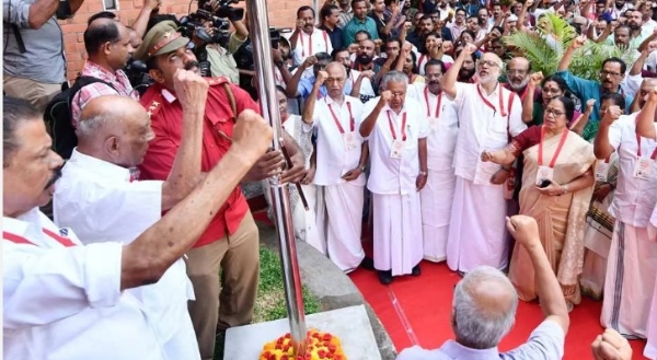 സിപിഎം സംസ്ഥാന സമിതിയില് നേതൃത്വത്തിനെതിരെ കണ്ണൂര് ജില്ലാ കമ്മിറ്റിയുടെ രൂക്ഷവിമര്ശനം; അവലോകന റിപ്പോര്ട്ടില് നേതൃത്വത്തിന് വീഴ്ച പറ്റിയെന്ന് കുറ്റപ്പെടുത്തല്, തളിപ്പറമ്പിലെ തോല്വി മറച്ചുവെച്ചതിലും അമര്ഷം സിപിഎം സംസ്ഥാന സമിതിയില് നേതൃത്വത്തിനെതിരെ കണ്ണൂര് ജില്ലാ കമ്മിറ്റിയുടെ രൂക്ഷവിമര്ശനം; അവലോകന റിപ്പോര്ട്ടില് നേതൃത്വത്തിന് വീഴ്ച പറ്റിയെന്ന് കുറ്റപ്പെടുത്തല്, തളിപ്പറമ്പിലെ തോല്വി മറച്ചുവെച്ചതിലും അമര്ഷം