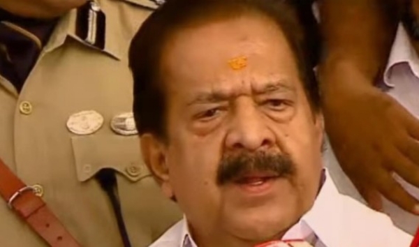 റിപ്പോർട്ടർ ടിവിയിലെ പരിശോധന: അന്വേഷണ സംഘത്തിന് നിർണായക തെളിവുകൾ ലഭിച്ചെന്ന് ആഭ്യന്തരമന്ത്രി രമേശ് ചെന്നിത്തല റിപ്പോർട്ടർ ടിവിയിലെ പരിശോധന: അന്വേഷണ സംഘത്തിന് നിർണായക തെളിവുകൾ ലഭിച്ചെന്ന് ആഭ്യന്തരമന്ത്രി രമേശ് ചെന്നിത്തല