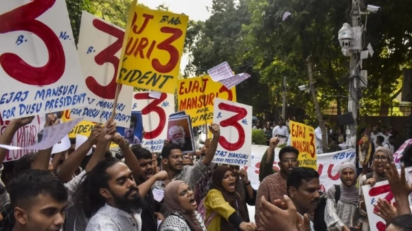 ഡൽഹി സർവകലാശാല വിദ്യാർഥി യൂണിയൻ (DUSU) തെരഞ്ഞെടുപ്പ് ഇന്ന്; ശക്തമായ ത്രികോണ പോരാട്ടം, ഫലം നാളെ ഡൽഹി സർവകലാശാല വിദ്യാർഥി യൂണിയൻ (DUSU) തെരഞ്ഞെടുപ്പ് ഇന്ന്; ശക്തമായ ത്രികോണ പോരാട്ടം, ഫലം നാളെ