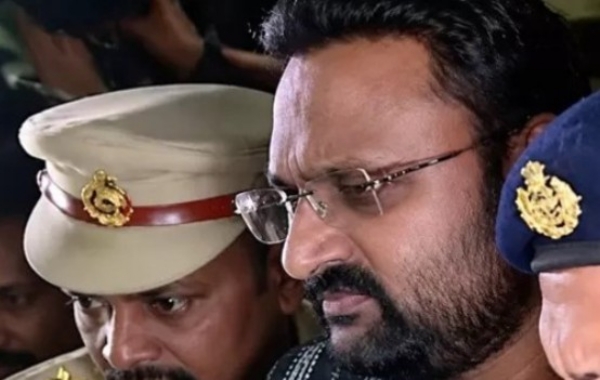 വീട്ടിൽ നിന്ന് അനധികൃത മദ്യം കണ്ടെത്തിയ കേസ്; ആന്റോ അഗസ്റ്റിനെ എക്സൈസ് കസ്റ്റഡിയിൽ വിട്ടു വീട്ടിൽ നിന്ന് അനധികൃത മദ്യം കണ്ടെത്തിയ കേസ്; ആന്റോ അഗസ്റ്റിനെ എക്സൈസ് കസ്റ്റഡിയിൽ വിട്ടു