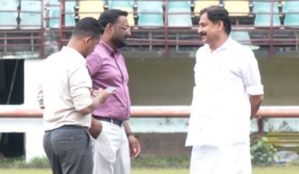 മെസിയെ കേരളത്തിലെത്തിക്കൽ: ആന്റോ അഗസ്റ്റിനെയും ആർബിസി ഗ്രൂപ്പിനെയും സ്പോൺസറാക്കിയതിൽ വഴിവിട്ട നീക്കങ്ങളെന്ന് എസ്ഐടി; മുൻ മന്ത്രിക്കെതിരെയും സംശയം മെസിയെ കേരളത്തിലെത്തിക്കൽ: ആന്റോ അഗസ്റ്റിനെയും ആർബിസി ഗ്രൂപ്പിനെയും സ്പോൺസറാക്കിയതിൽ വഴിവിട്ട നീക്കങ്ങളെന്ന് എസ്ഐടി; മുൻ മന്ത്രിക്കെതിരെയും സംശയം