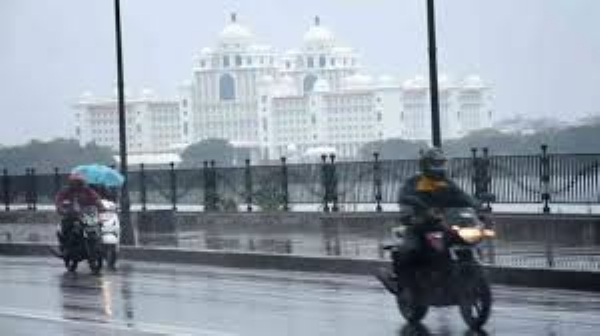 Red Alert Issued in Telangana as IMD Warns of Heavy Rain and Thunderstorms Red Alert Issued in Telangana as IMD Warns of Heavy Rain and Thunderstorms