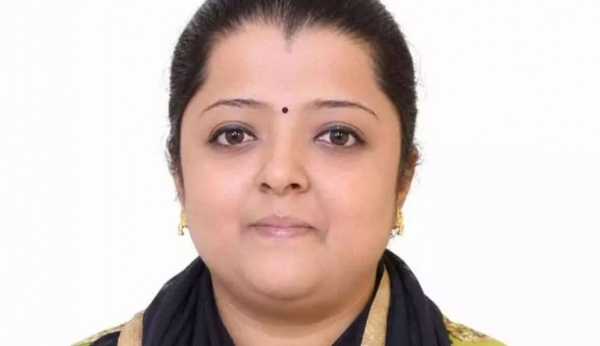 കൊച്ചിയിൽ ഓടുന്ന ബസിൽ നിന്ന് തെറിച്ചുവീണ് യുവതിക്ക് ദാരുണാന്ത്യം; അപകടം ജോലി കഴിഞ്ഞ് വീട്ടിലേക്ക് മടങ്ങുന്നതിനിടെ കൊച്ചിയിൽ ഓടുന്ന ബസിൽ നിന്ന് തെറിച്ചുവീണ് യുവതിക്ക് ദാരുണാന്ത്യം; അപകടം ജോലി കഴിഞ്ഞ് വീട്ടിലേക്ക് മടങ്ങുന്നതിനിടെ