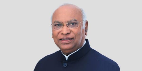 എസ്. ഐ. ആറിൽ ചോദ്യങ്ങൾ ഉന്നയിച്ച് മല്ലികാർജുൻ ഖാർഗെ