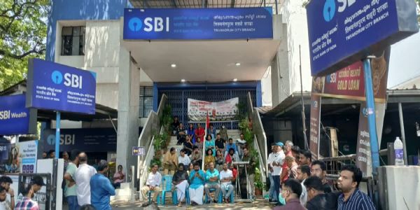 ഞായറാഴ്ചയും ബാങ്കുകള് പ്രവര്ത്തിക്കും; ജീവനക്കാരുടെ പണിമുടക്ക് നേരിടാന് കേന്ദ്രസര്ക്കാര്