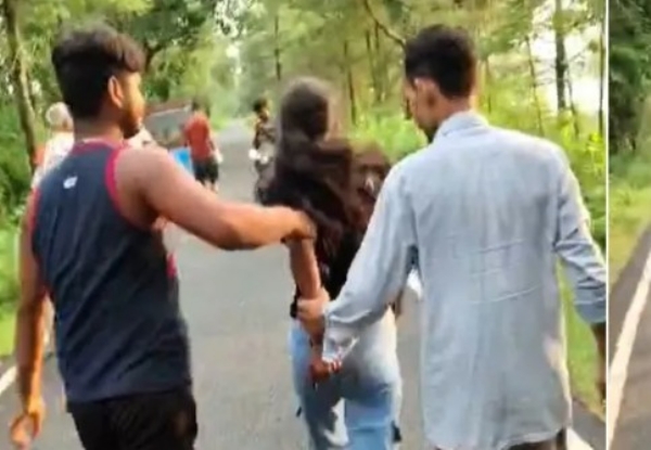 ബിഹാറിൽ വീണ്ടും നടുക്കം: ജമുയിക്ക് പിന്നാലെ സമസ്തിപൂരിലും പെൺകുട്ടിക്ക് നേരെ പരസ്യ അതിക്രമം; വീഡിയോ പ്രചരിച്ചതിന് പിന്നാലെ 4 പേർ പിടിയിൽ