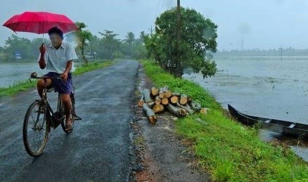 വടക്കന് കേരളത്തില് മഴ കനക്കുന്നു: അഞ്ച് ജില്ലകളില് യെല്ലോ അലര്ട്ട്; മലയോര മേഖലകളില് ജാഗ്രതാ നിര്ദേശം