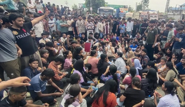 ക്യാമ്പസിൽ വിദ്യാർത്ഥി പ്രക്ഷോഭം ആളിക്കത്തുന്നു; ലൗവ്ലി പ്രൊഫഷണൽ യൂണിവേഴ്സിറ്റിയിൽ ക്ലാസുകൾ 10 ദിവസത്തേക്ക് നിർത്തിവെച്ചു, പരീക്ഷകൾ മാറ്റി ക്യാമ്പസിൽ വിദ്യാർത്ഥി പ്രക്ഷോഭം ആളിക്കത്തുന്നു; ലൗവ്ലി പ്രൊഫഷണൽ യൂണിവേഴ്സിറ്റിയിൽ ക്ലാസുകൾ 10 ദിവസത്തേക്ക് നിർത്തിവെച്ചു, പരീക്ഷകൾ മാറ്റി