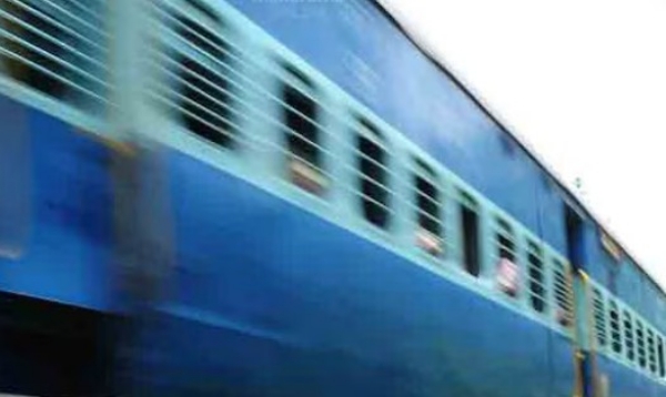 ട്രെയിനുകളിലെ ജനറൽ കോച്ചുകളിൽ അനധികൃത ‘സീറ്റുപിടിത്തം’ വ്യാപകം; യാത്രക്കാർ ദുരിതത്തിൽ, നടപടിയെടുക്കുമെന്ന് ആർ.പി.എഫ്. ട്രെയിനുകളിലെ ജനറൽ കോച്ചുകളിൽ അനധികൃത ‘സീറ്റുപിടിത്തം’ വ്യാപകം; യാത്രക്കാർ ദുരിതത്തിൽ, നടപടിയെടുക്കുമെന്ന് ആർ.പി.എഫ്.