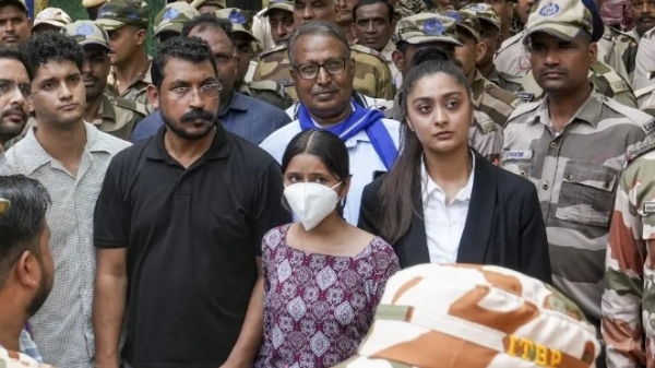 ഹിന്ദു ദൈവങ്ങളെ അപമാനിച്ചെന്ന പരാതി: നിഷു ആസാദിനെതിരെ ഡൽഹി പോലീസിൽ പരാതി
