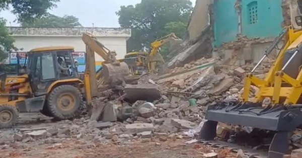 സർക്കാർ ഭൂമിയിലെ കയ്യേറ്റം: സഹാറൻപുർ കളക്ടറേറ്റ് വളപ്പിലെ പള്ളി അധികൃതർ പൊളിച്ചുനീക്കി; കനത്ത സുരക്ഷാവലയത്തിൽ പ്രദേശം
