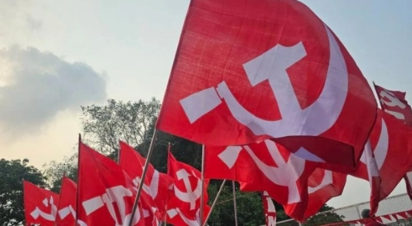പാര്ട്ടിയിലെ തിരിച്ചടികളില് നേതാക്കള്ക്ക് വ്യക്തിഗത ഉത്തരവാദിത്തം; വീഴ്ചകള് കമ്മിറ്റികളുടെ തലയില് കെട്ടിവെയ്ക്കരുതെന്ന് സിപിഎം രേഖ പാര്ട്ടിയിലെ തിരിച്ചടികളില് നേതാക്കള്ക്ക് വ്യക്തിഗത ഉത്തരവാദിത്തം; വീഴ്ചകള് കമ്മിറ്റികളുടെ തലയില് കെട്ടിവെയ്ക്കരുതെന്ന് സിപിഎം രേഖ
