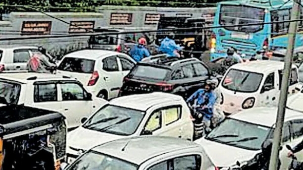 രാത്രികാല ഗതാഗതക്കുരുക്കിന് അറുതി: നഗരത്തിൽ വൺവേ സമയം രാത്രി ഒൻപതുവരെ നീട്ടി രാത്രികാല ഗതാഗതക്കുരുക്കിന് അറുതി: നഗരത്തിൽ വൺവേ സമയം രാത്രി ഒൻപതുവരെ നീട്ടി