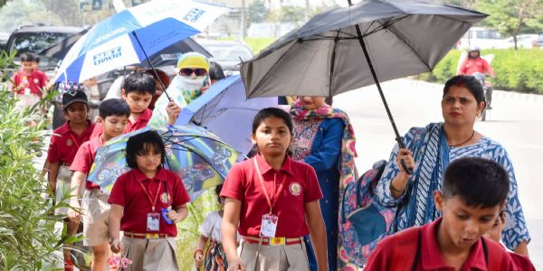 സംസ്ഥാനത്ത് വരും ദിവസങ്ങളിലും കനത്ത ചൂട് തുടരുമെന്ന് കേന്ദ്ര കാലാവസ്ഥ വകുപ്പിൻ്റെ മുന്നറിയിപ്പ്.