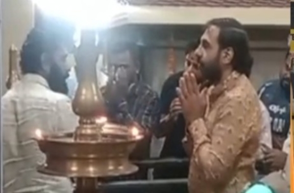 ശബരിമല സ്വർണക്കൊള്ള കേസ്: ഒന്നാം പ്രതി ഉണ്ണികൃഷ്ണൻ പോറ്റിക്ക് ബെംഗളൂരുവിൽ സ്വീകരണം; പ്രതിഷേധം ശക്തം ശബരിമല സ്വർണക്കൊള്ള കേസ്: ഒന്നാം പ്രതി ഉണ്ണികൃഷ്ണൻ പോറ്റിക്ക് ബെംഗളൂരുവിൽ സ്വീകരണം; പ്രതിഷേധം ശക്തം